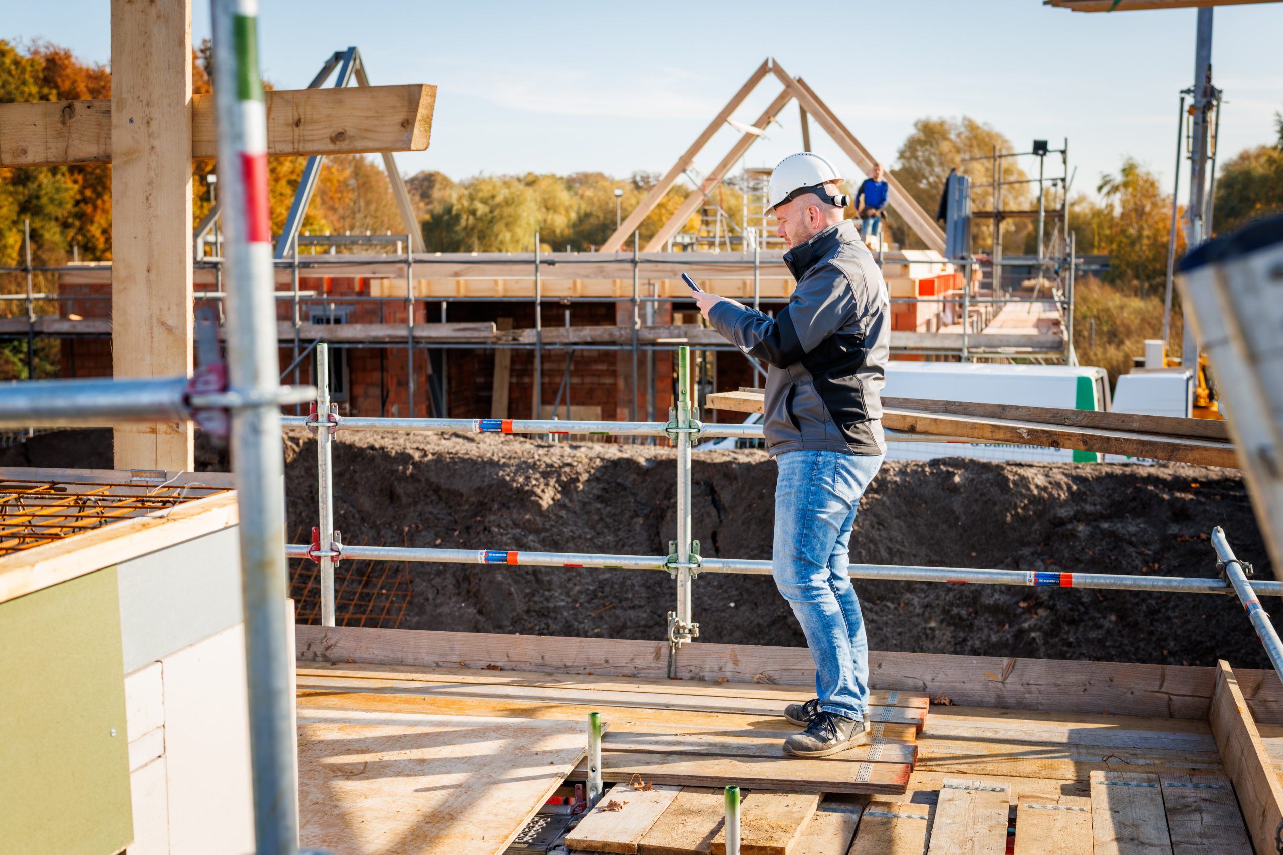 Toezichthouder van Borg4 voert een kwaliteitscontrole uit op een bouwproject binnen het Wkb-traject